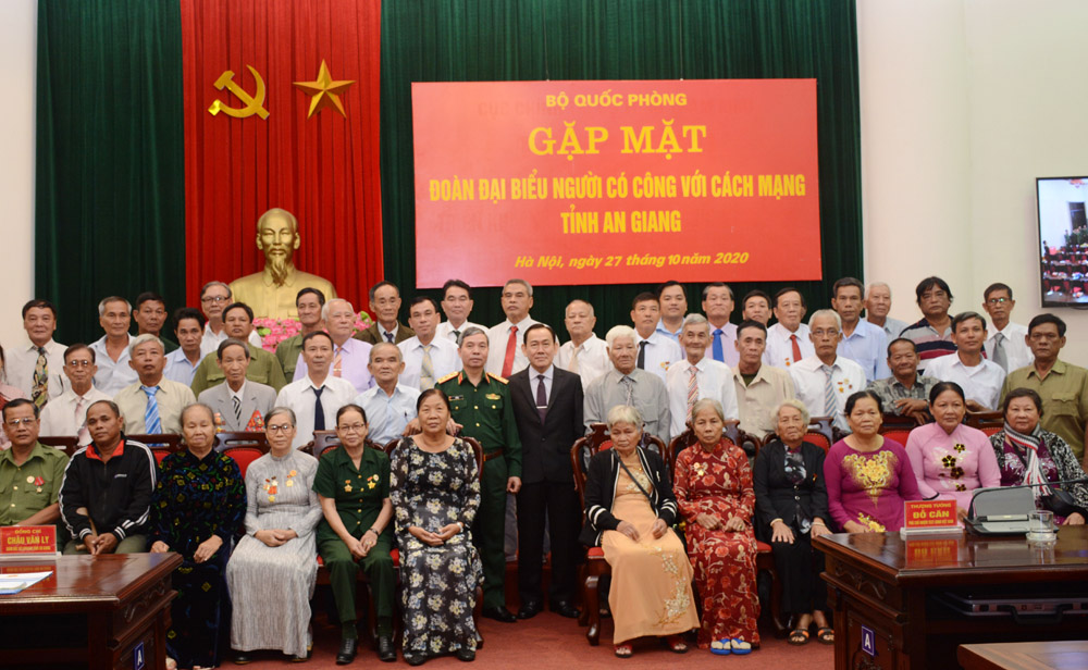 Bộ Quốc phòng gặp mặt đoàn đại biểu người có công tỉnh An Giang