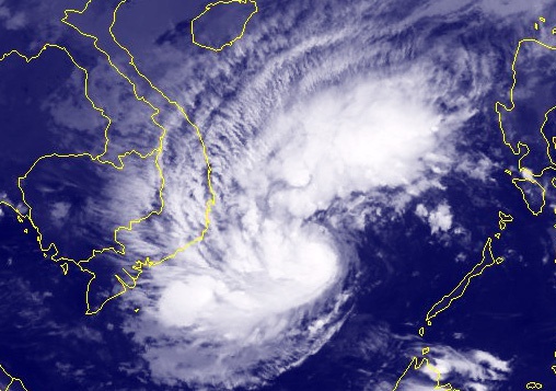 Bão số 9 tăng lên cấp 14, giật cấp 17, tâm bão ở vùng biển Đà Nẵng - Phú Yên