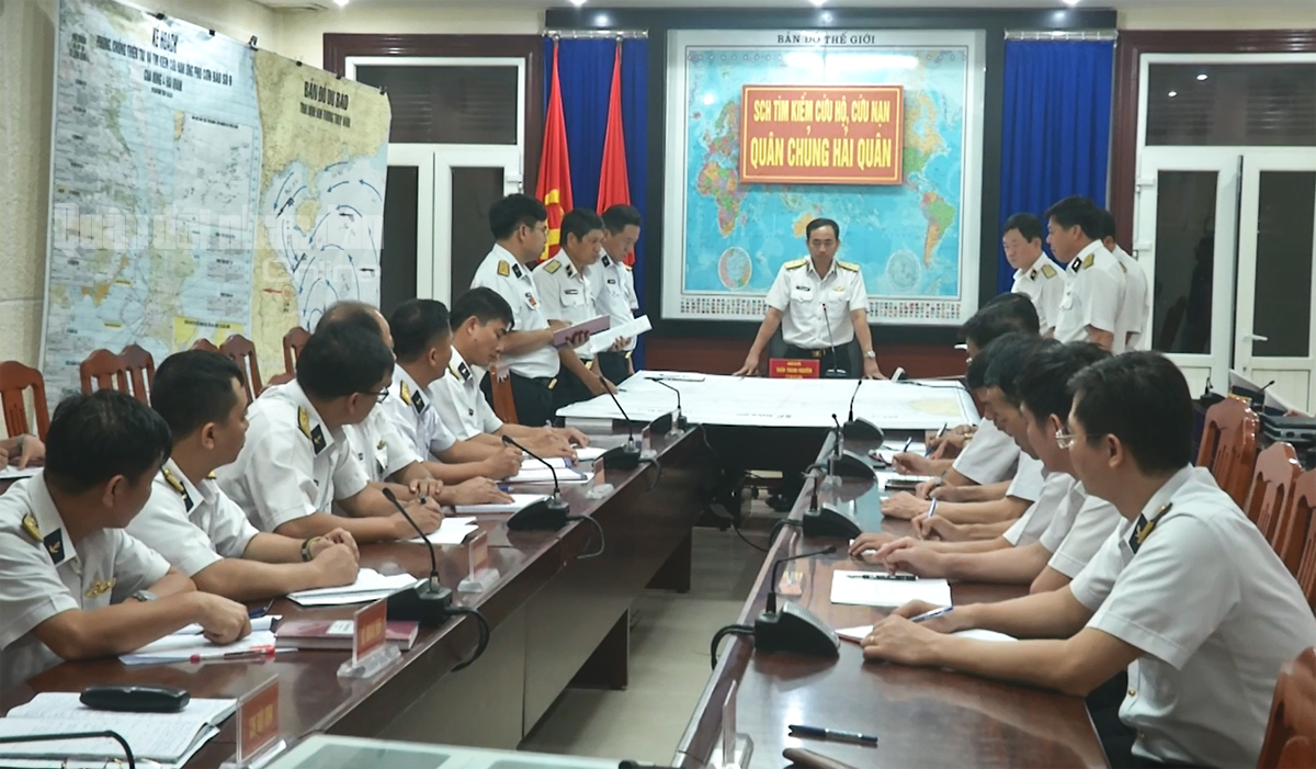 0 giờ ngày 29-10, Biên đội tàu Kiểm ngư đã tiếp cận tàu BĐ 98658 TS, sẽ tiếp tục tìm kiếm hai tàu còn lại