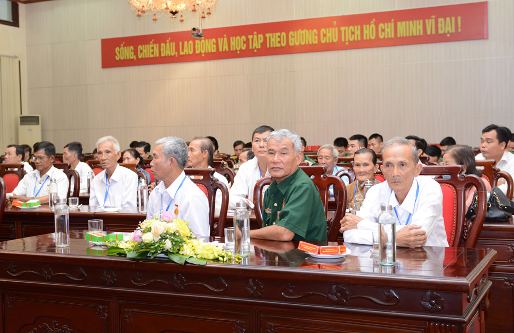 Bộ Quốc phòng gặp mặt đoàn đại biểu người có công tỉnh Hậu Giang