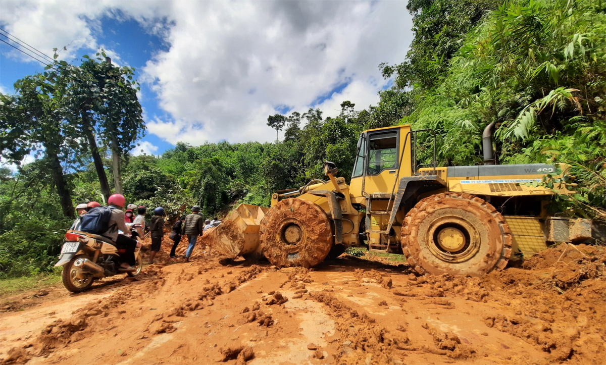 Thủ tướng yêu cầu khẩn trương tiếp cận, cứu hộ các nạn nhân