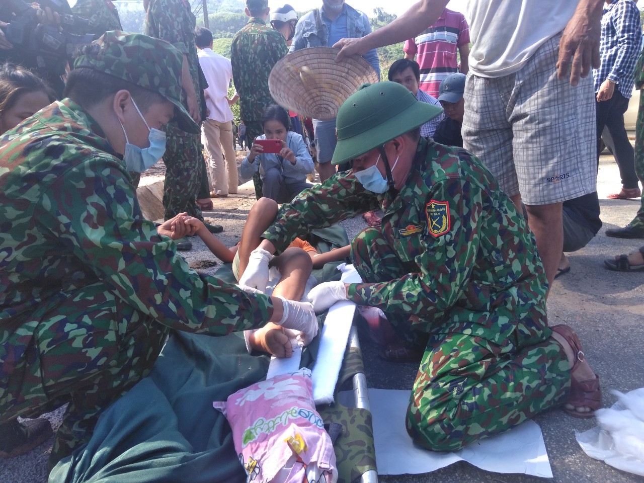 Sạt lở đất tại xã Trà Leng, tỉnh Quảng Nam: Nỗ lực tìm kiếm các nạn nhân bị vùi lấp