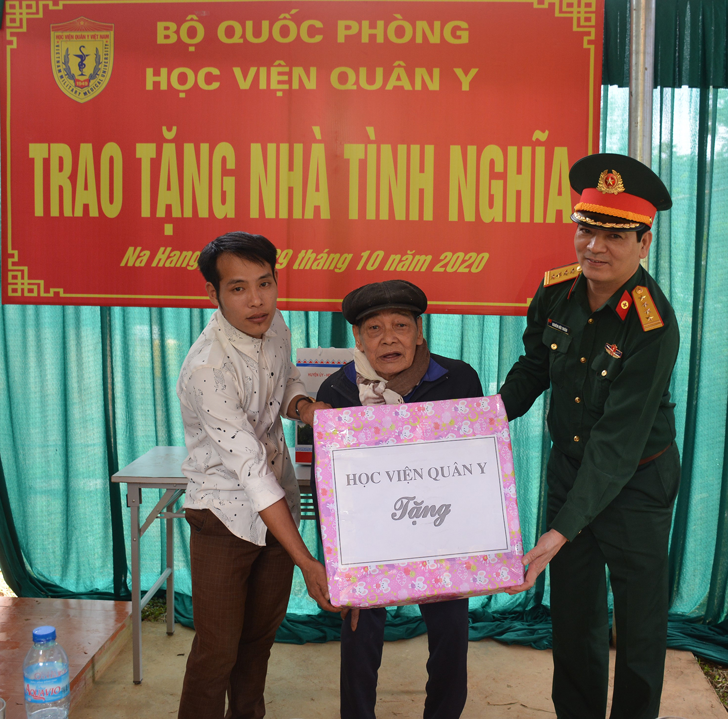 Học viện Quân y trao nhà tình nghĩa cho các gia đình có hoàn cảnh khó khăn