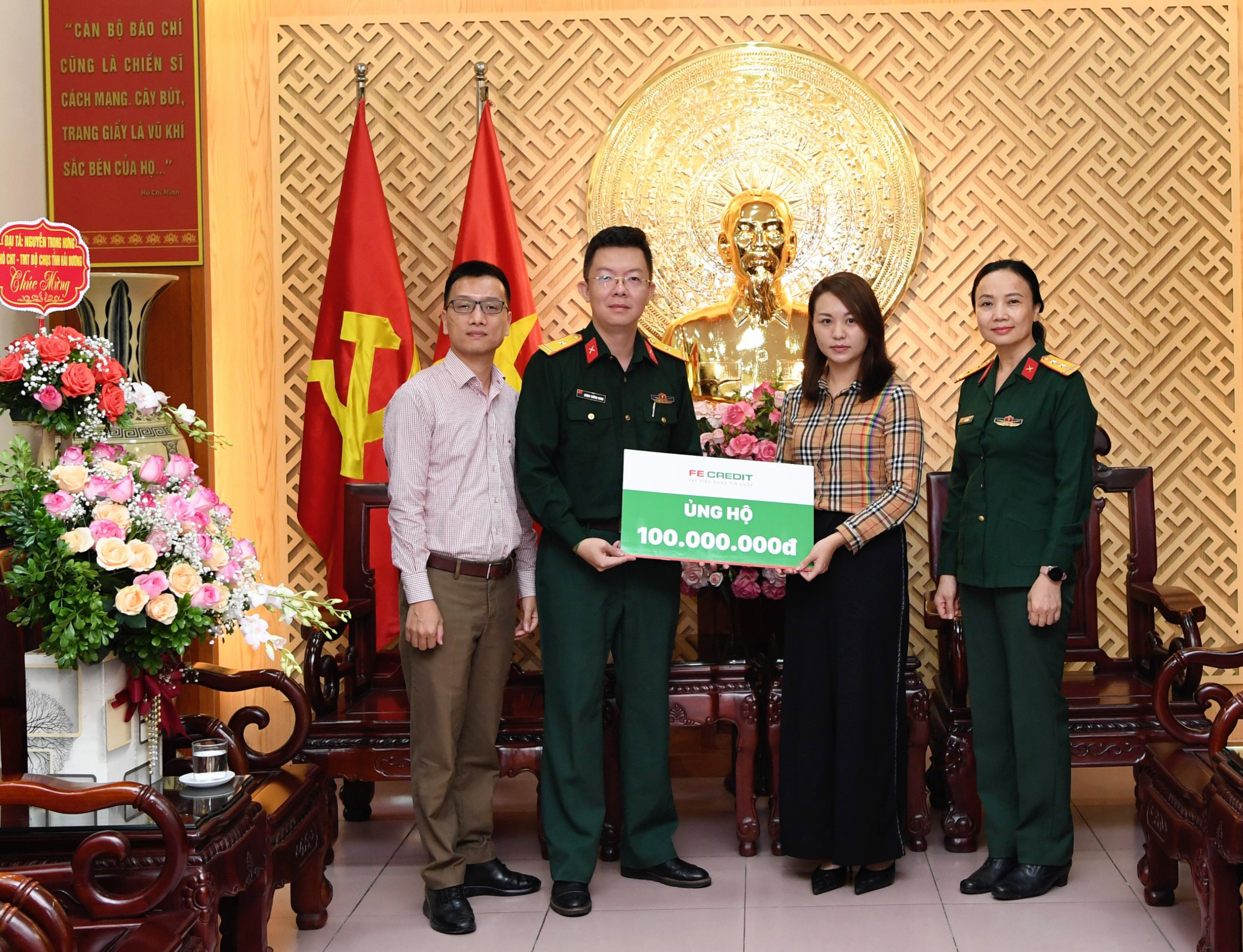 FE CREDIT trao 100 triệu đồng ủng hộ miền Trung thông qua chương trình của Báo Quân đội nhân dân


