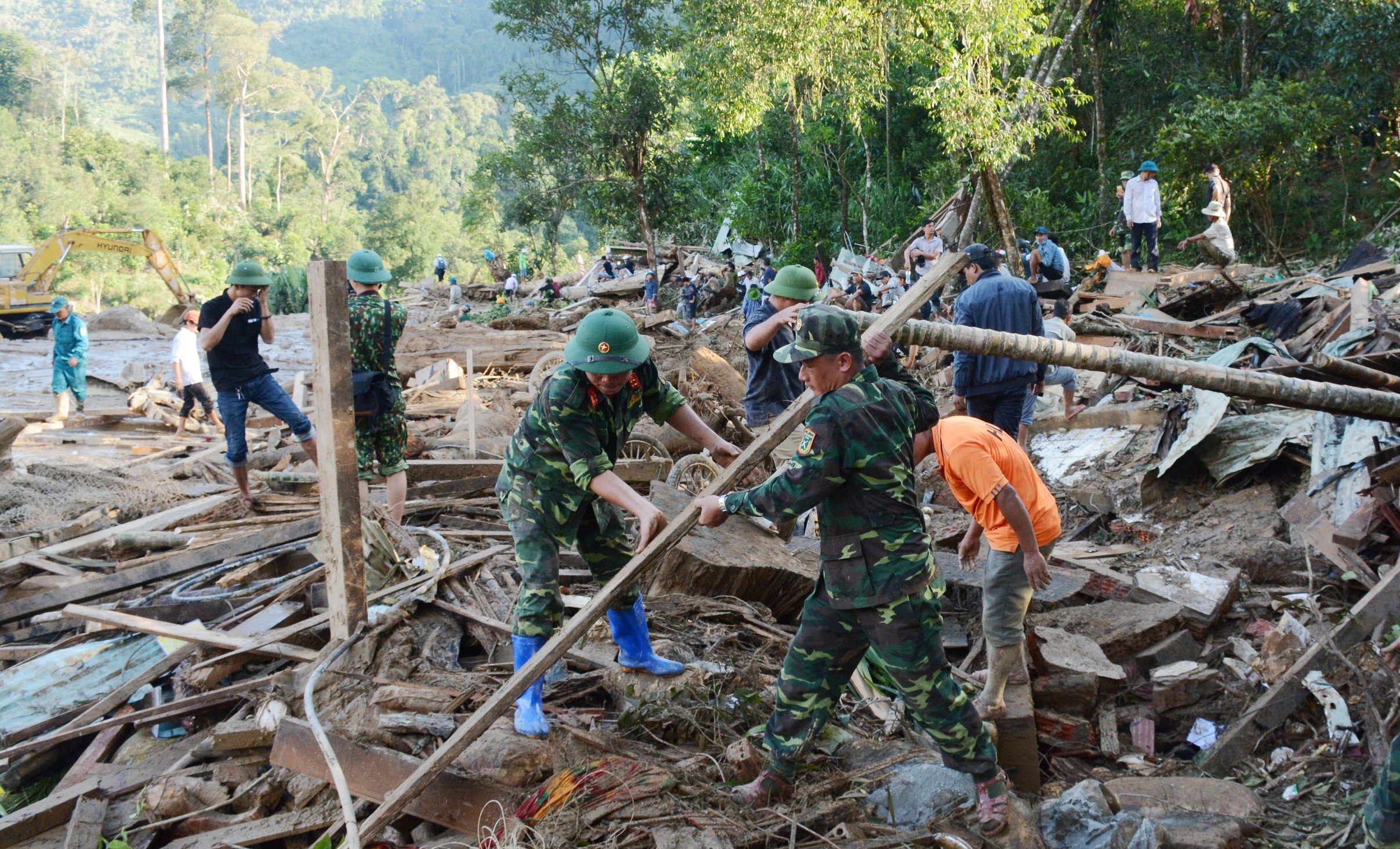 CẬP NHẬT LIÊN TỤC: Tích cực đẩy nhanh công tác cứu hộ tại Trà Leng: Sáng nay đã tìm thêm được 2 thi thể nạn nhân