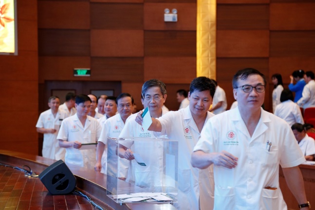 Bệnh viện Trung ương Quân đội 108 ủng hộ đồng bào miền Trung bị bão lũ