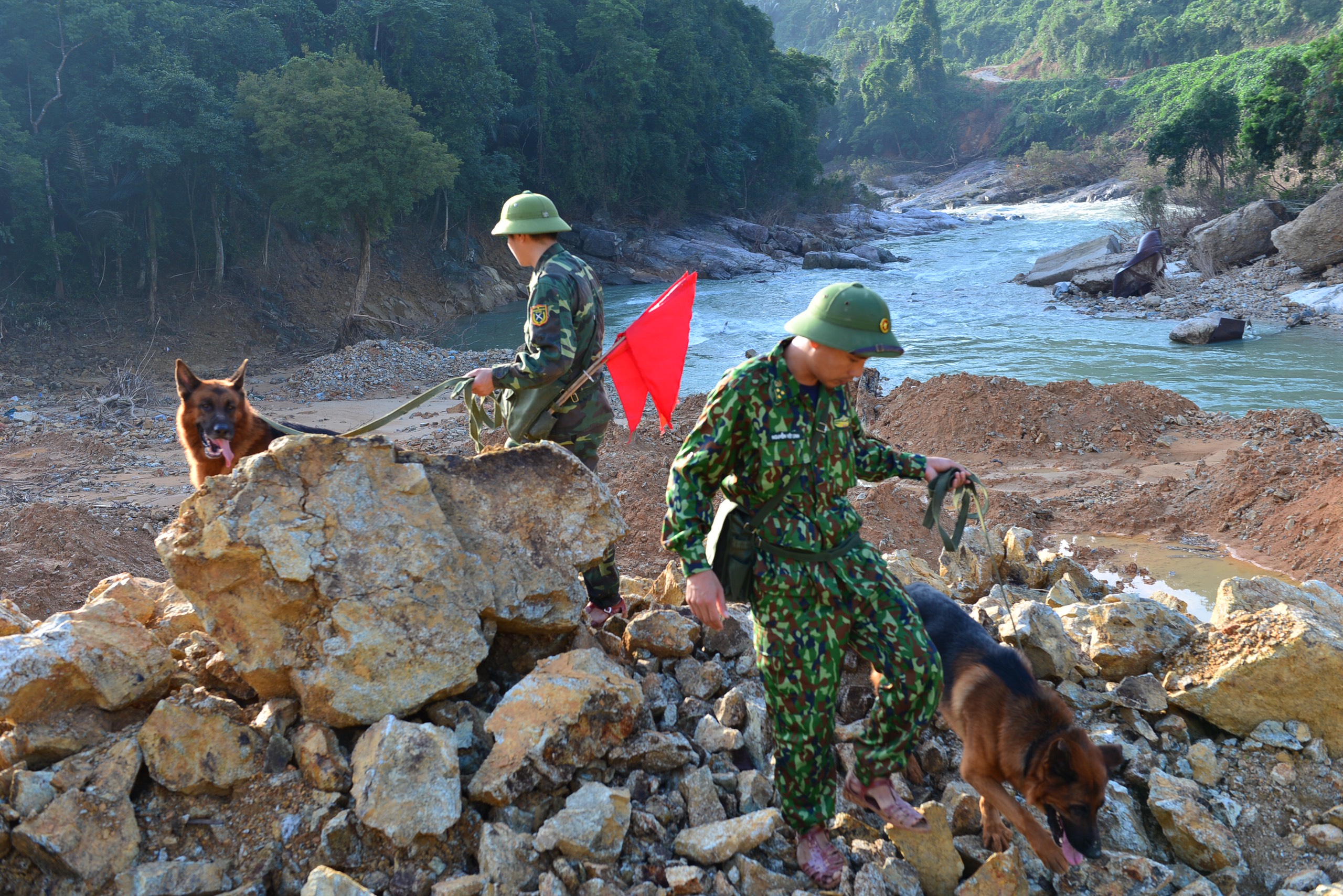 Bài 2: Tranh thủ thời tiết, đua với thời gian (Tiếp theo và hết)