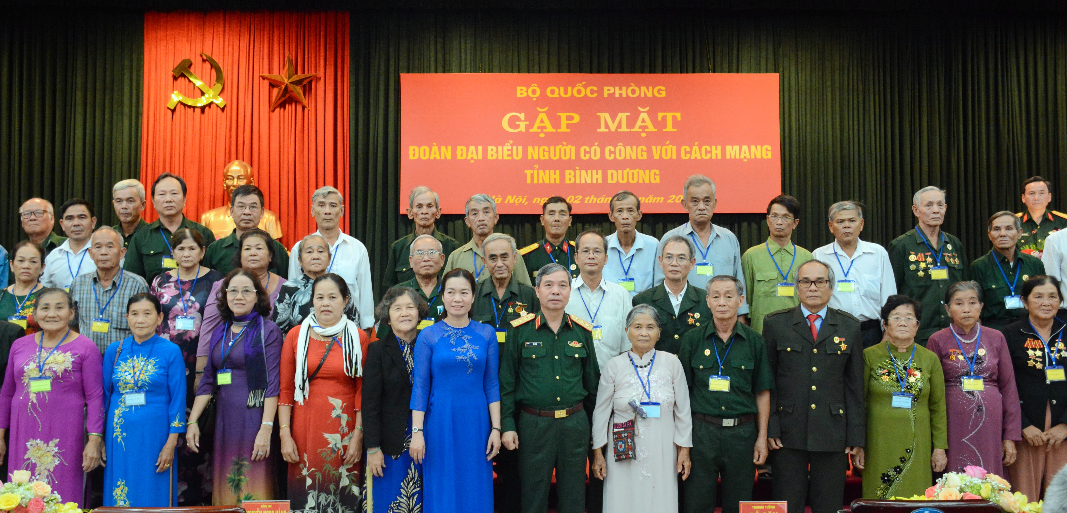 Bộ Quốc phòng gặp mặt đại biểu người có công với cách mạng tỉnh Bình Dương