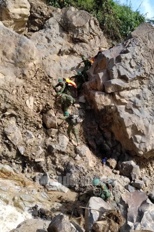 Đường vào xã Phước Lộc có nhiều điểm sạt lở