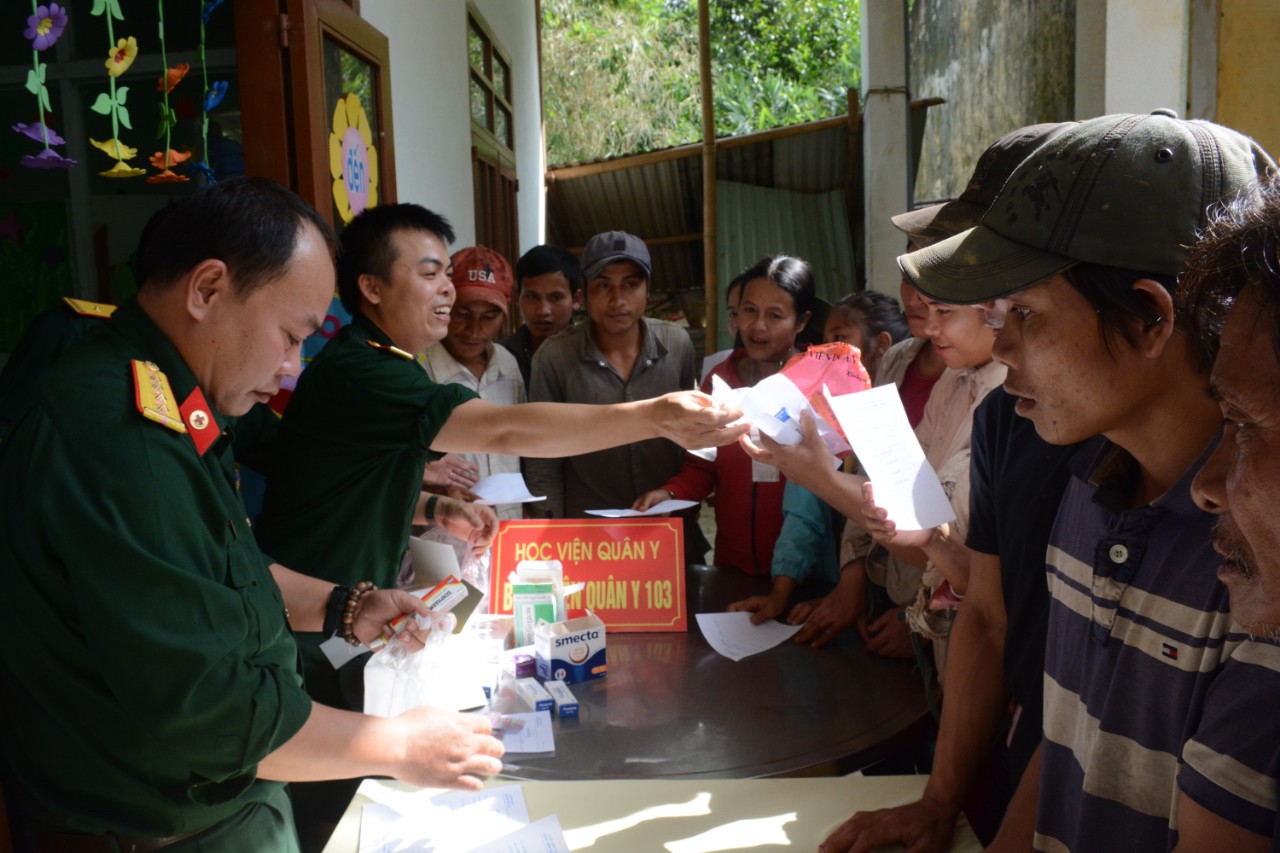 Bệnh viện Quân y 103 hỗ trợ các địa phương tỉnh Quảng Nam khắc phục hậu quả bão, lũ