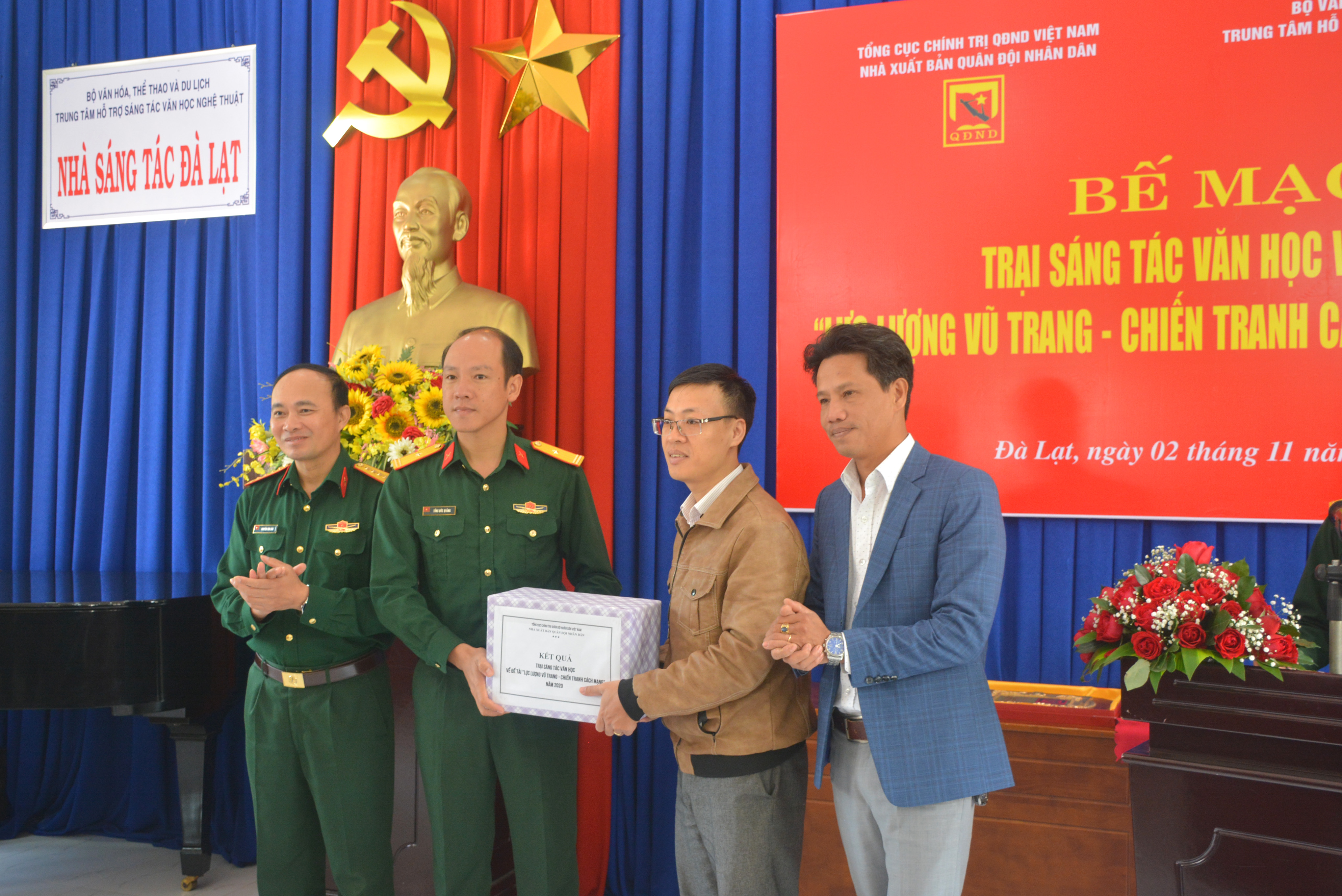 Nhiều tác phẩm chất lượng tại trại sáng tác văn học đề tài “Lực lượng vũ trang-Chiến tranh cách mạng” năm 2020

