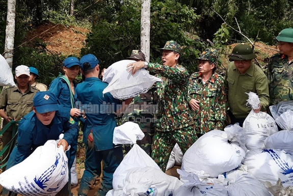 Sáng mãi hình ảnh Bộ đội Cụ Hồ trong bão lũ