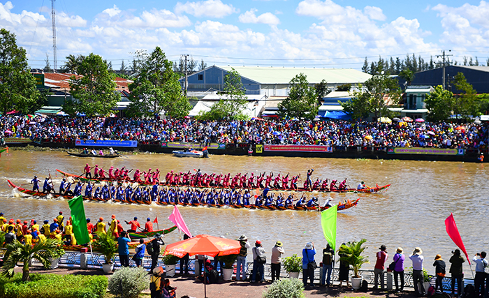 Mỗi trận đấu chỉ có 2 đội ghe và có làn bơi riêng để đảm bảo công bằng kết quả chỉ tính thắng thua.