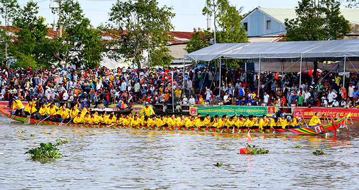 Đội Cà Nhung - Nhà vô địch của nội dung nữ bỏ xa đối thủ và băng băng về đích.