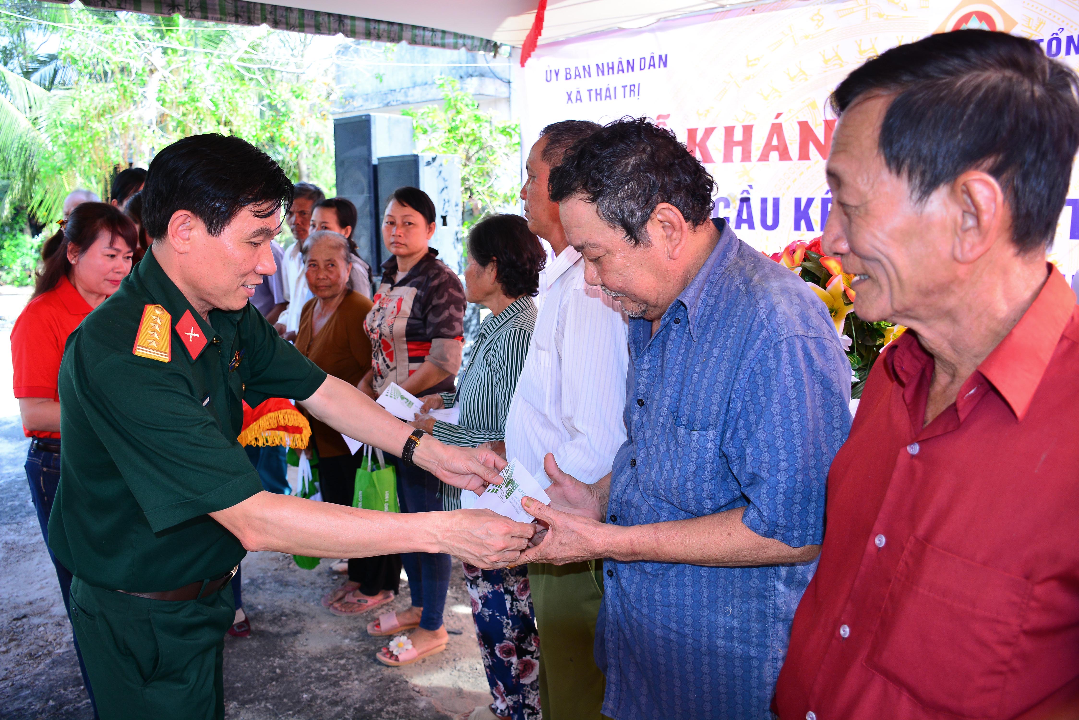 Khánh thành, trao tặng các công trình dân sinh, nhà tình nghĩa địa bàn biên giới tỉnh Long An