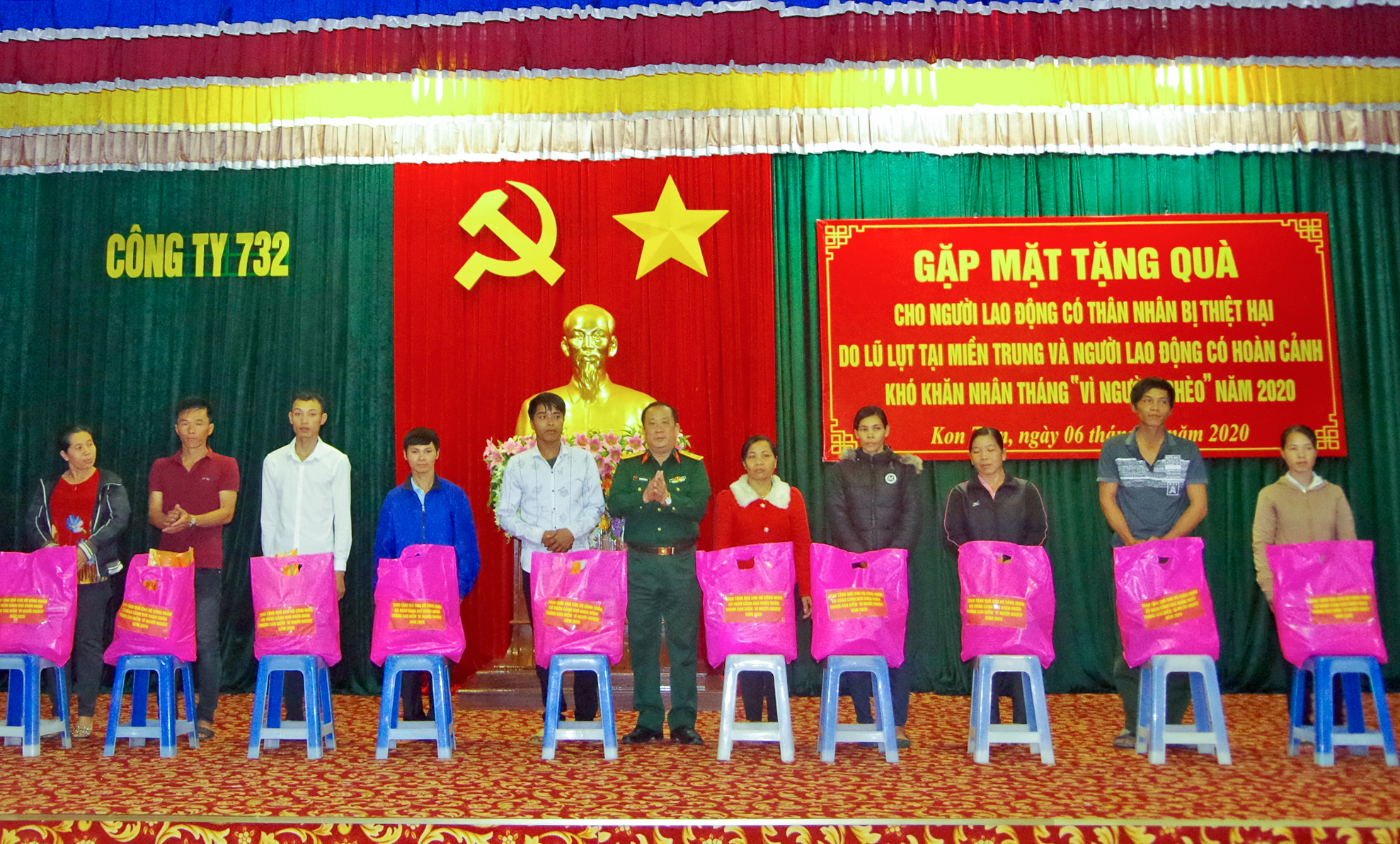 Công ty 732 hỗ trợ gia đình bị thiệt hại do bão, lụt ở miền Trung