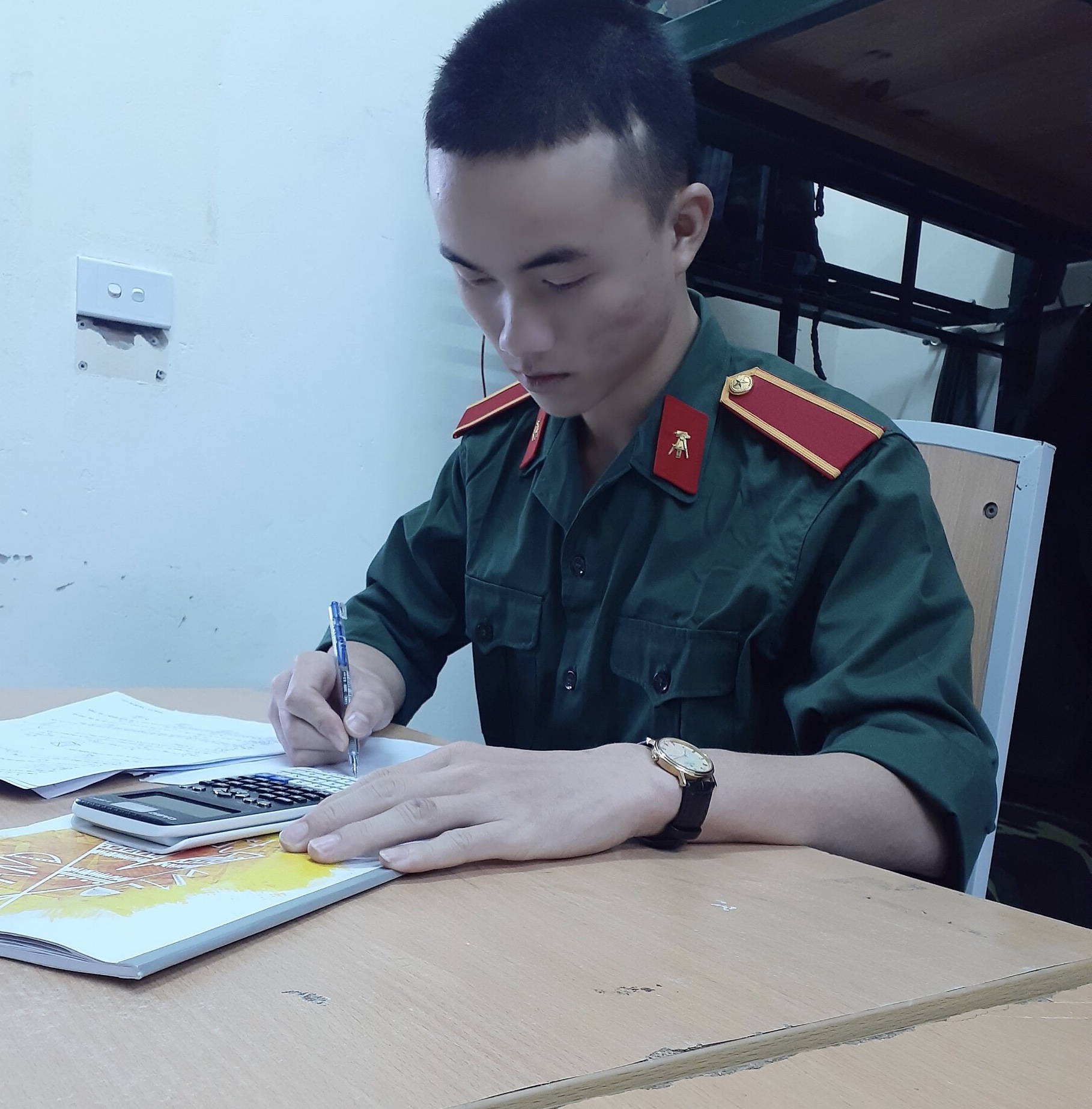 Cậu học trò người Mông đạt ước mơ đỗ Học viện Kỹ thuật quân sự