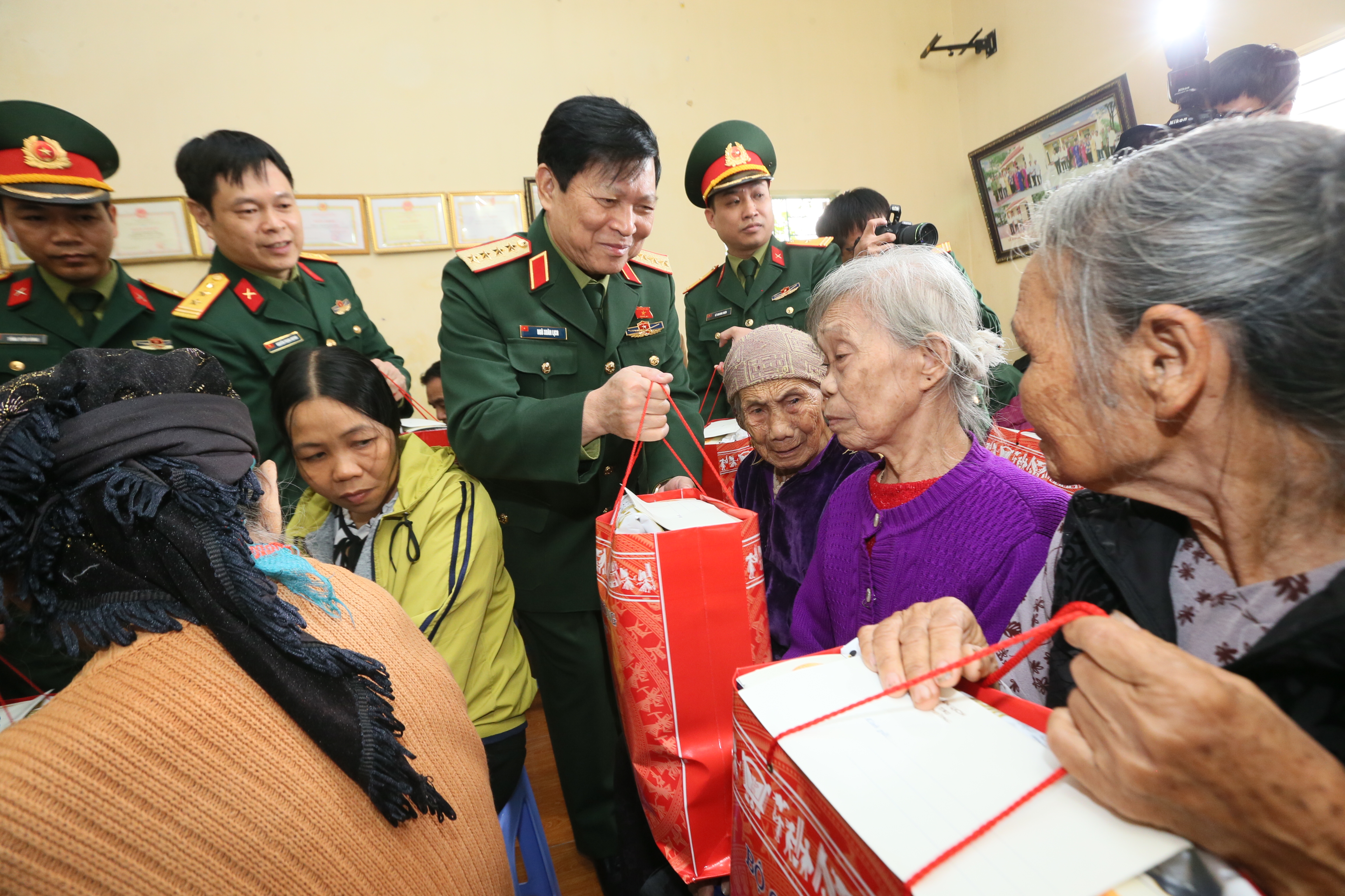 Đại tướng Ngô Xuân Lịch dự Ngày hội Đại đoàn kết toàn dân tộc tại Hà Nam
