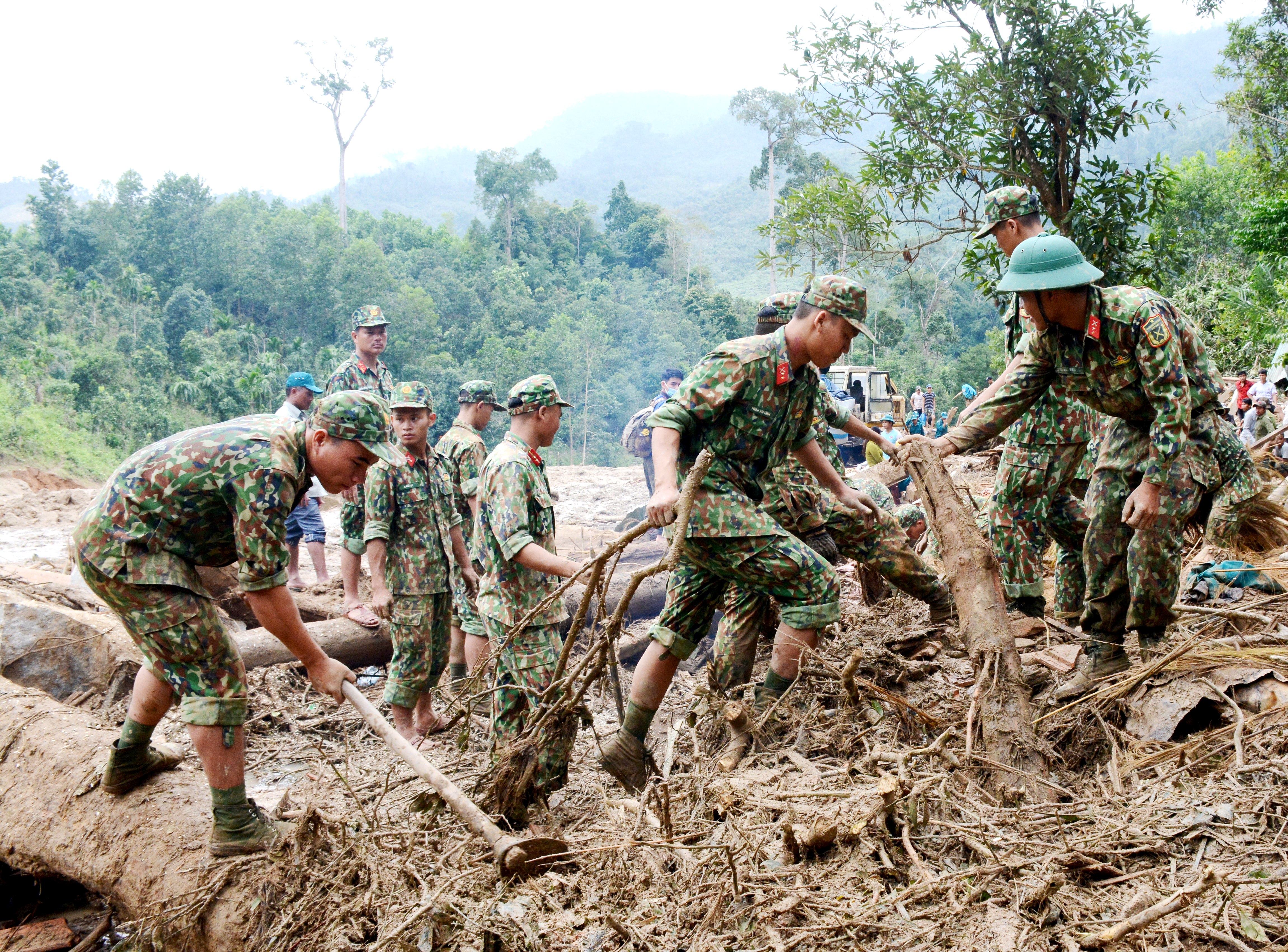 Bài 1: Quân đội phát huy vai trò nòng cốt, xung kích