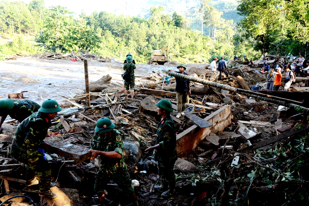 Trận lũ đã cuốn trôi toàn bộ nhà cửa, tài sản của 11 hộ gia đình, làm 22 người thiệt mạng và mất tích.