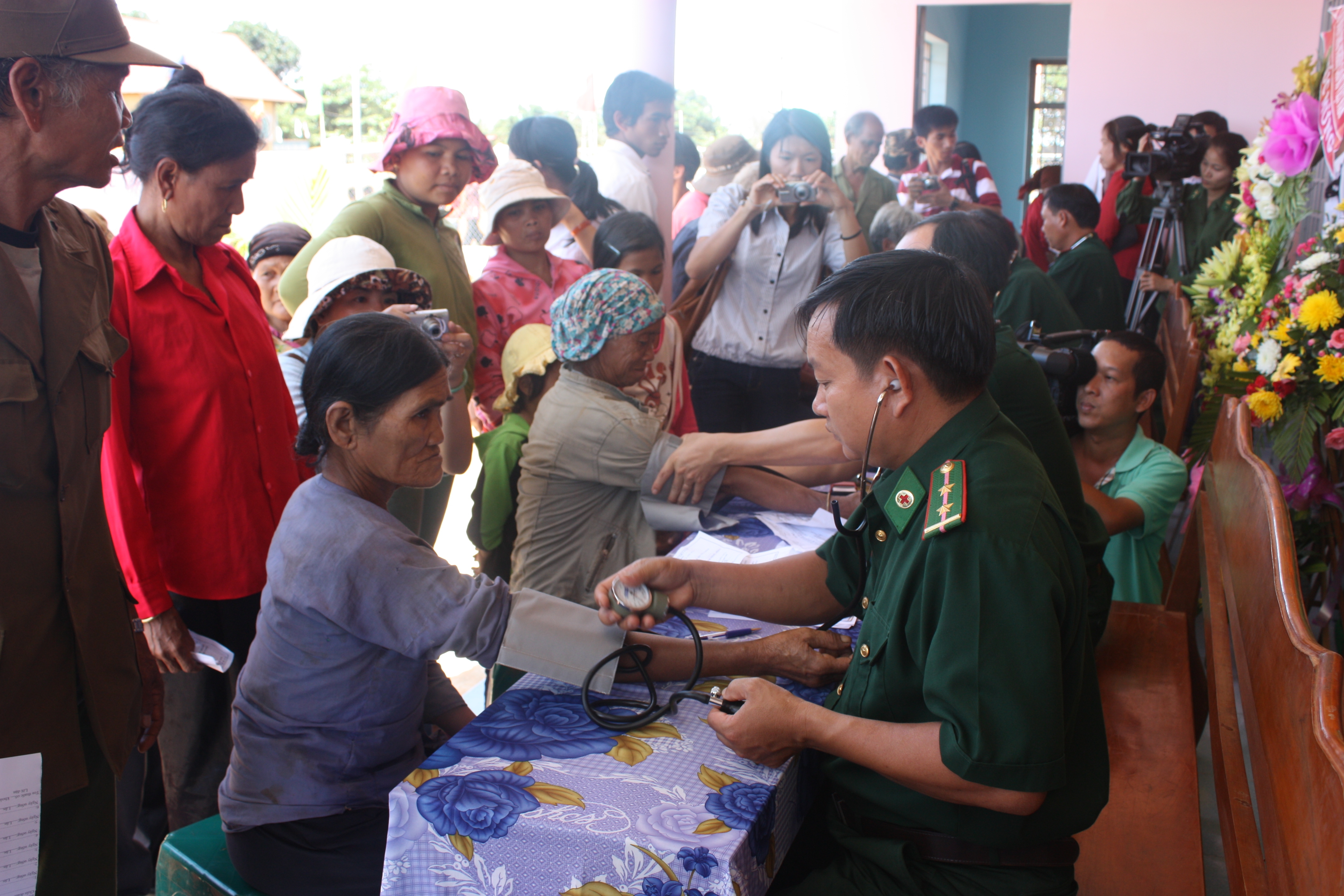 Bài 3: Kết nghĩa keo sơn, giúp đỡ chí tình