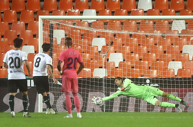 Vòng 9 La Liga: Real Madrid thua sốc Valencia