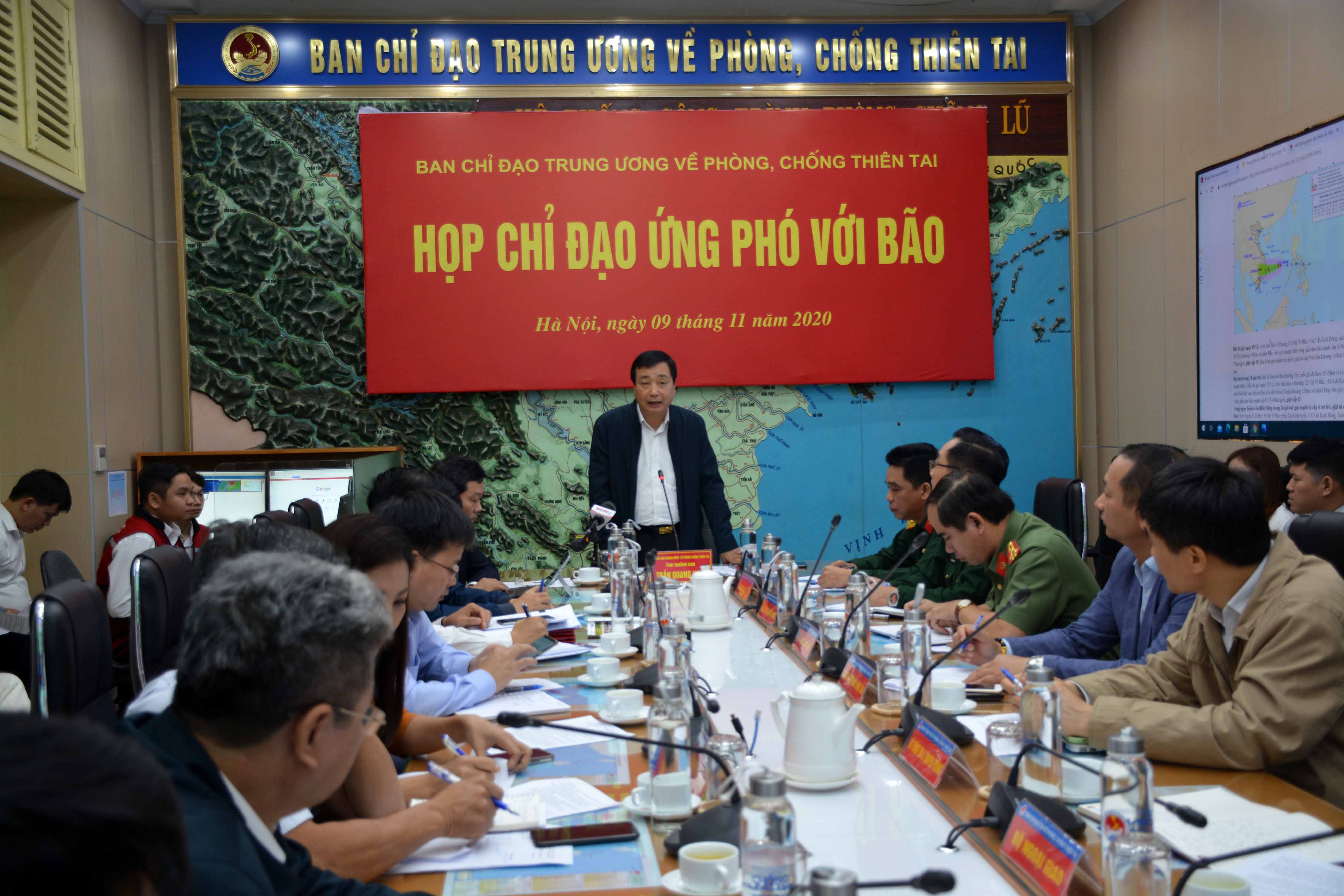 Khẩn trương rà soát, tổ chức sơ tán dân trước khi bão vào