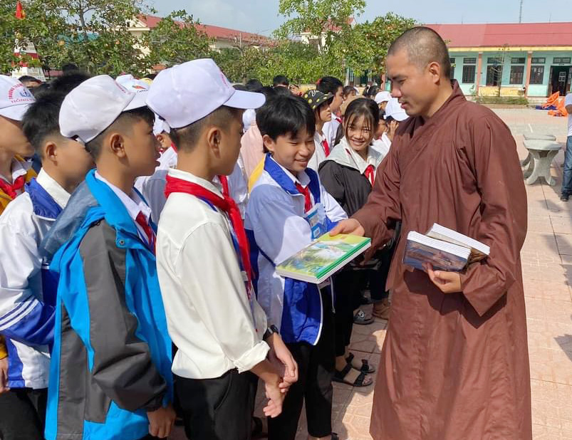 Những tập sách ấm tình đồng bào