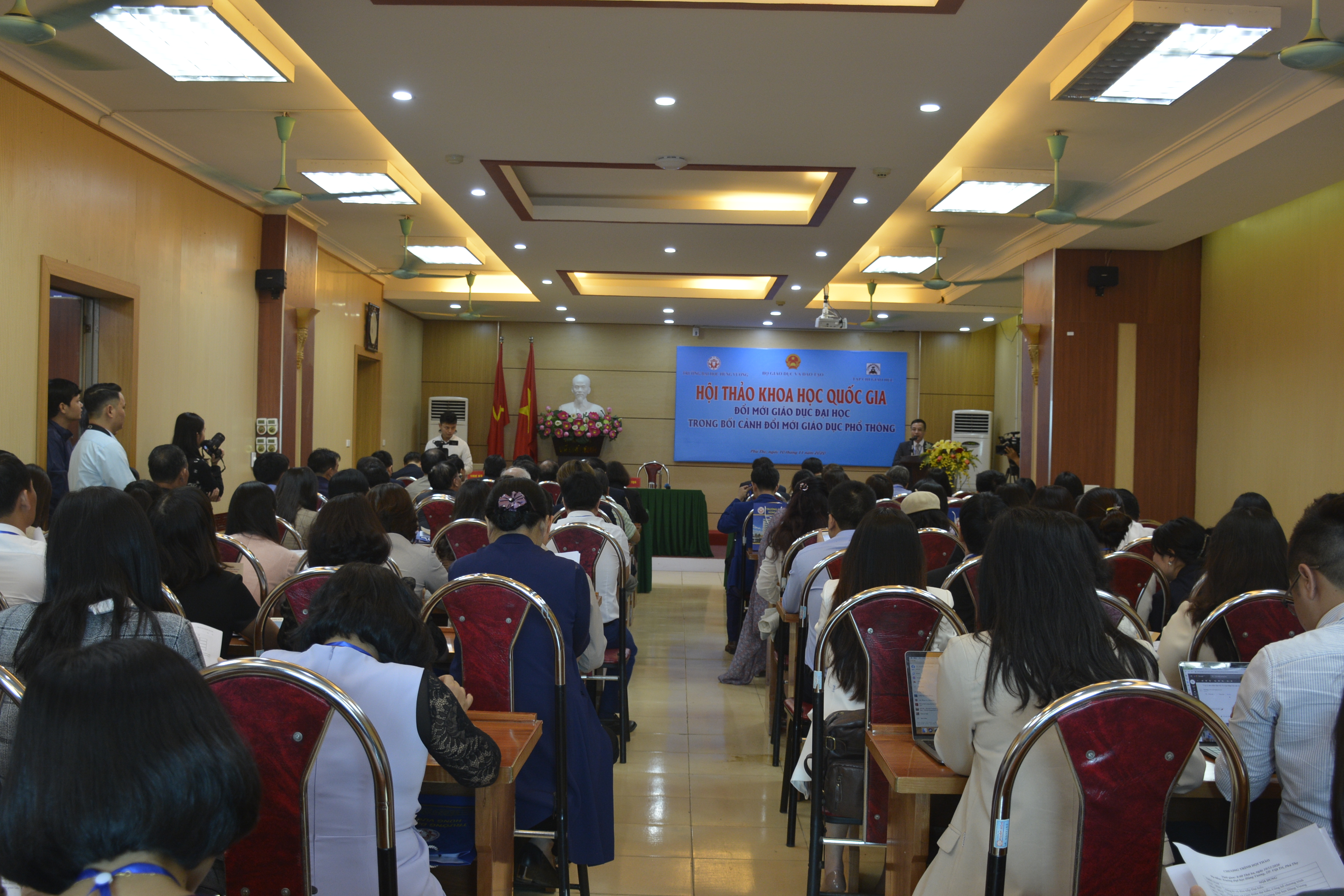 Đổi mới giáo dục đại học trong bối cảnh đổi mới giáo dục phổ thông