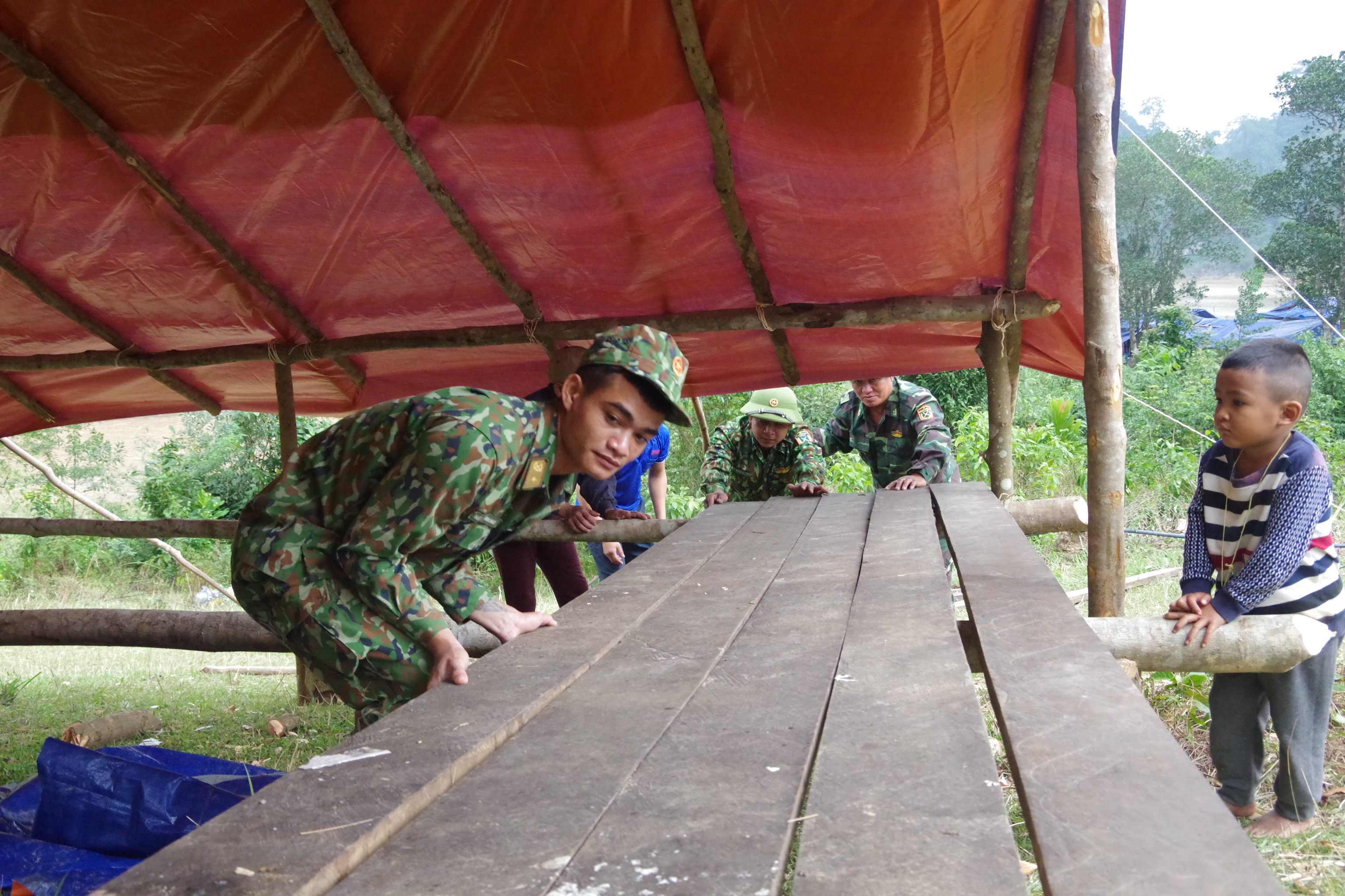Người dân bản Sắt đã được an toàn