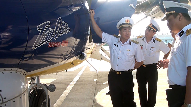 Tư lệnh Quân chủng Hải quân Trần Thanh Nghiêm kiểm tra công tác tìm kiếm các tàu gặp nạn.