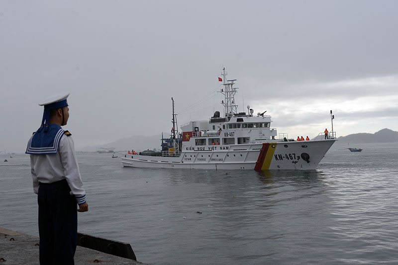 Trung si Hồ Văn Thi đón ba và anh trai trở về sau bão số 9