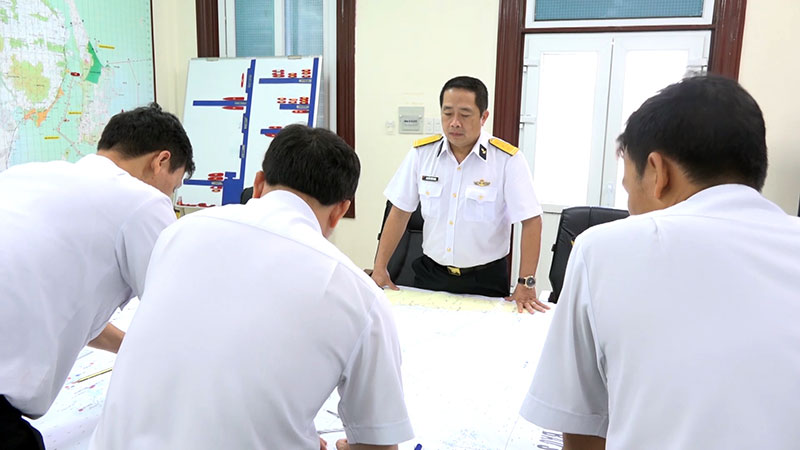 Quân chủng Hải quân thành lập Sở chỉ huy phía trước, chỉ huy công tác tìm kiếm cứu nạn.
