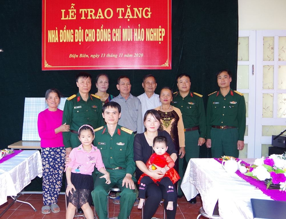 Bộ CHQS tỉnh Điện Biên: Trao nhà đồng đội tặng quân nhân hoàn cảnh khó khăn