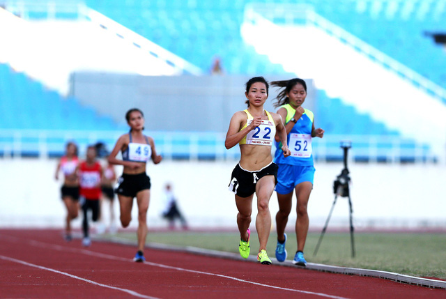 Nguyễn Thị Oanh phá kỷ lục 17 năm của điền kinh nội dung 10.000m