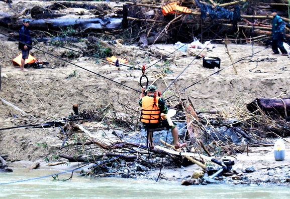 Những ánh sao trong mưa lũ lịch sử miền Trung:
“Lo cho dân như lo cho chính mình”
