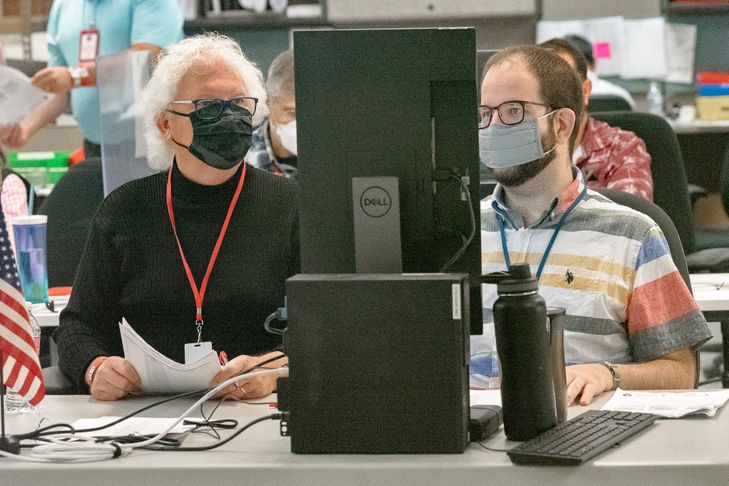 Nghề nhân viên bầu cử ở Mỹ