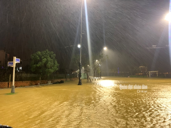 Bão số 13 gây mưa lớn, gió giật mạnh tại các tỉnh từ Quảng Bình đến Thừa Thiên - Huế