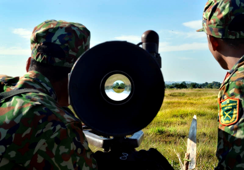 Khẩu đội SPG-9, Đại đội 15, Trung đoàn 31 hiệu chỉnh phần tử bắn.