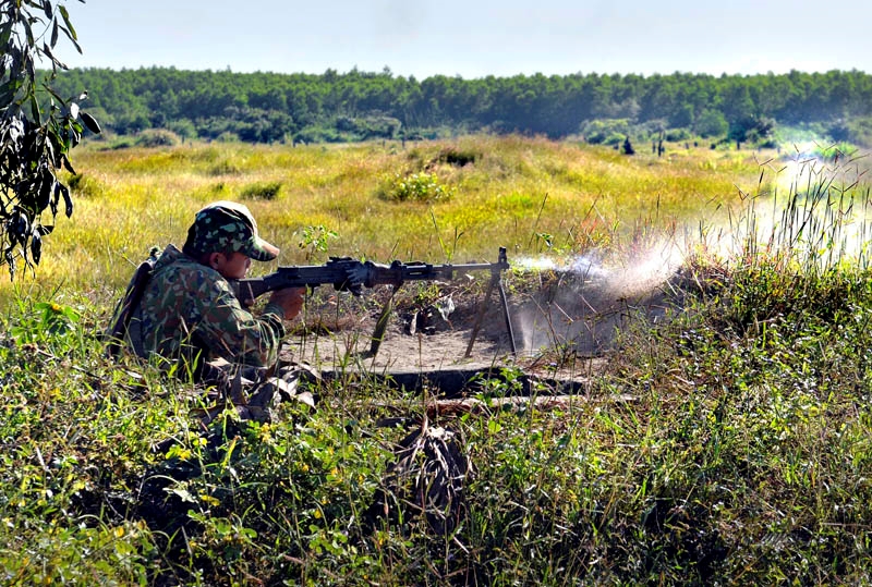 Trung liên Đại đội 6 đẩy lùi các đợt tiến công của địch.