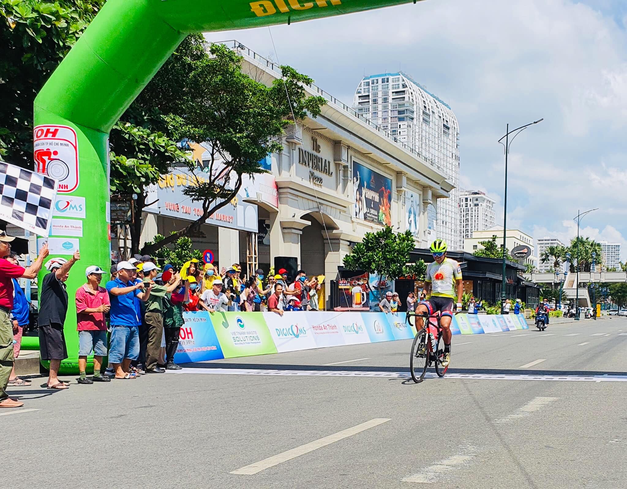 “Ngư ông đắc lợi”