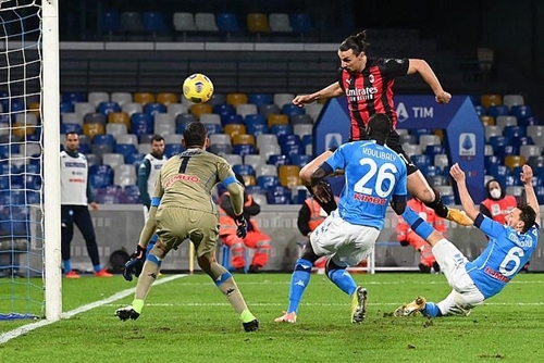 Vòng 8 Serie A: Ibrahimovic lập cú đúp giúp AC Milan củng cố ngôi đầu