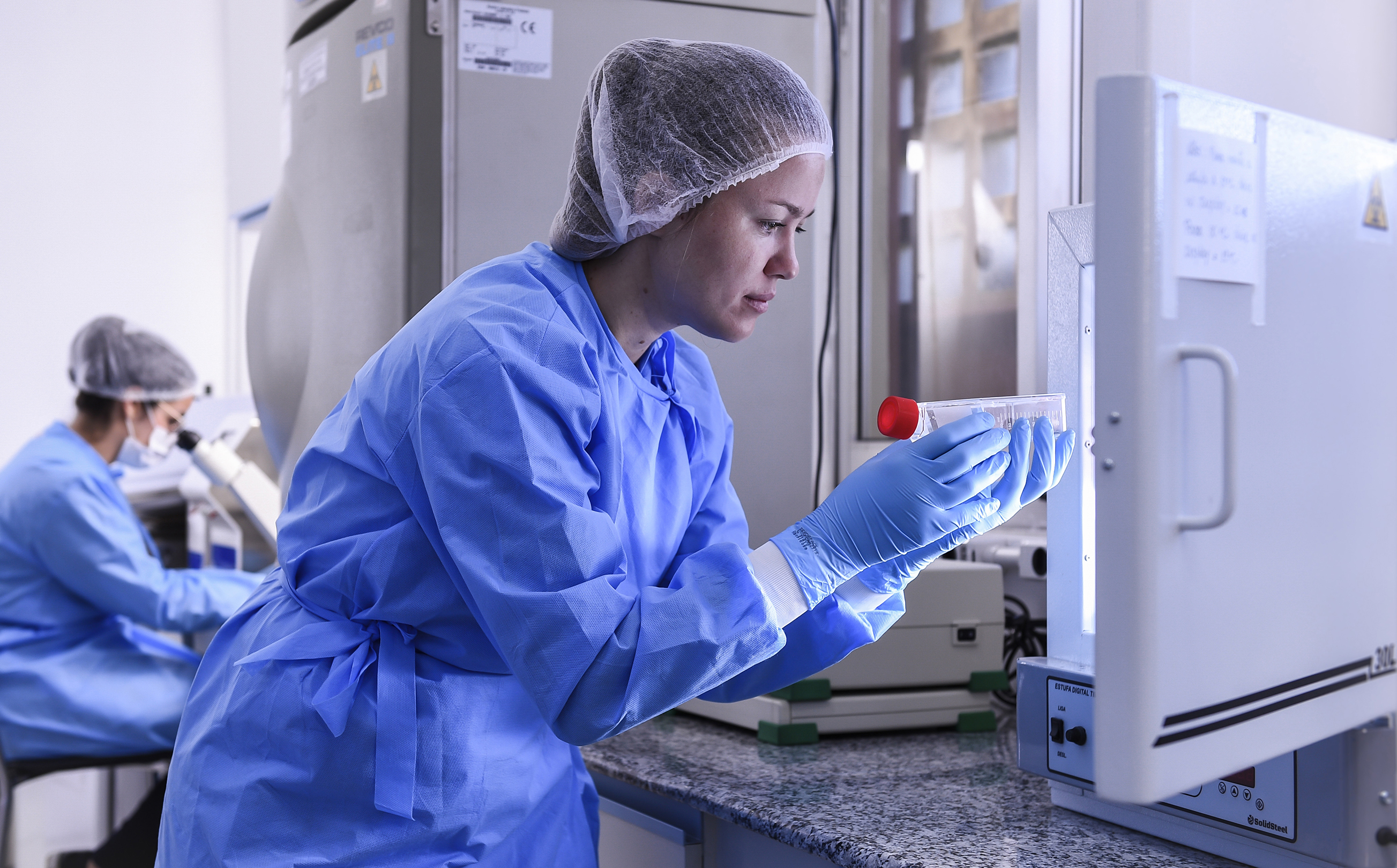 Thách thức hậu cần để “phủ sóng” vaccine ngừa Covid-19