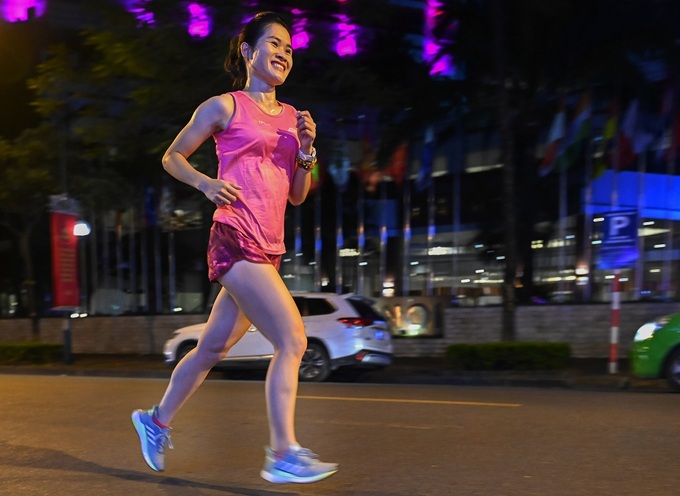 Chạy giữa đêm trong phố cổ