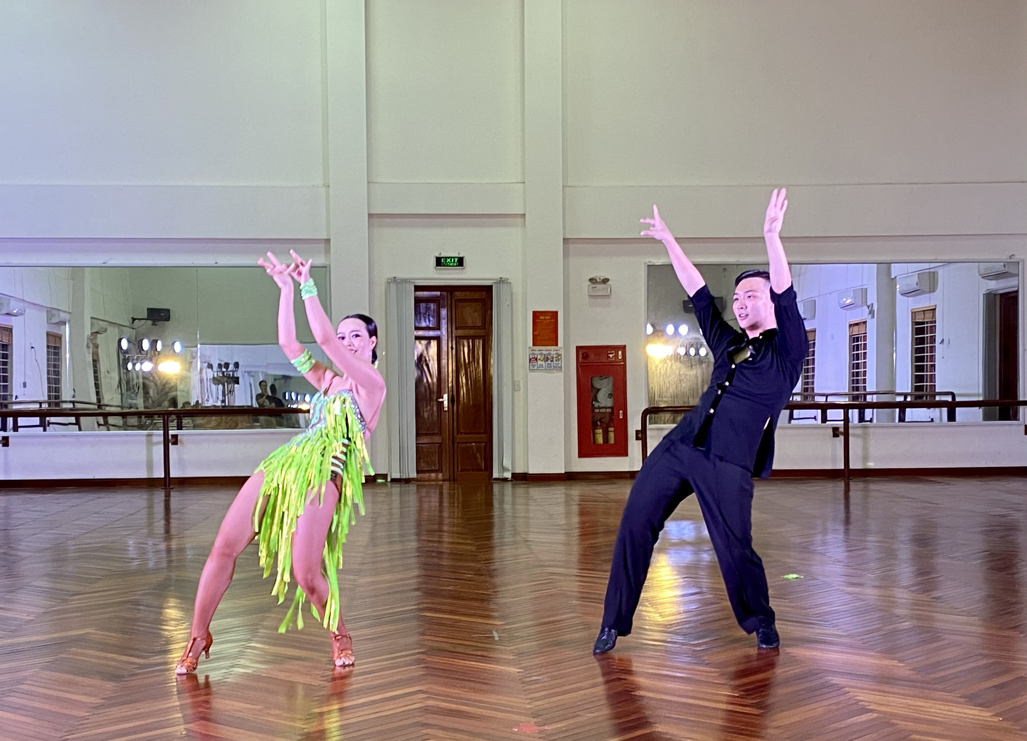 Biểu diễn báo cáo tiết mục tham gia Giải vô địch khiêu vũ Thể thao quốc gia 2020