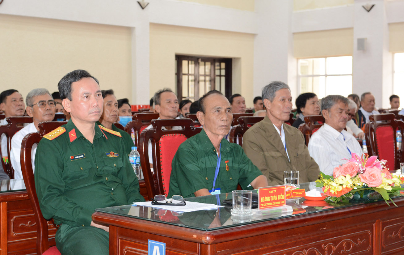 Bộ Quốc phòng gặp mặt đoàn đại biểu người có công tỉnh Vĩnh Long