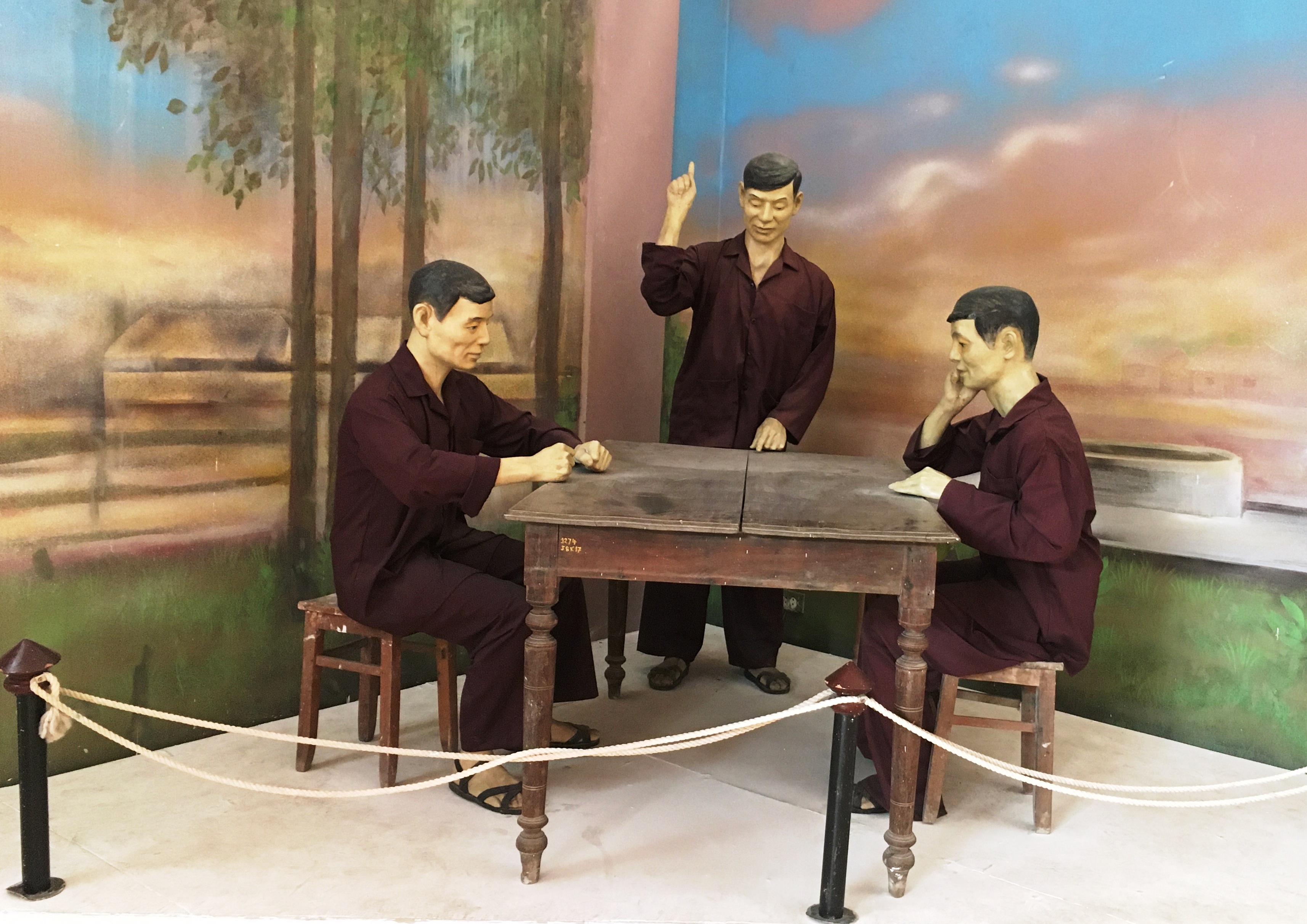 Chiếc bàn của Ban lãnh đạo Đệ tứ chiến khu