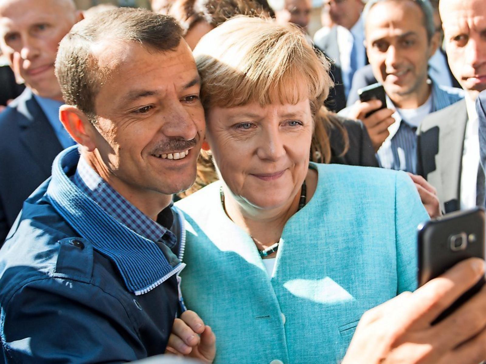 Angela Merkel - từ “cô gái nhỏ” đến “bà mẹ quốc dân”