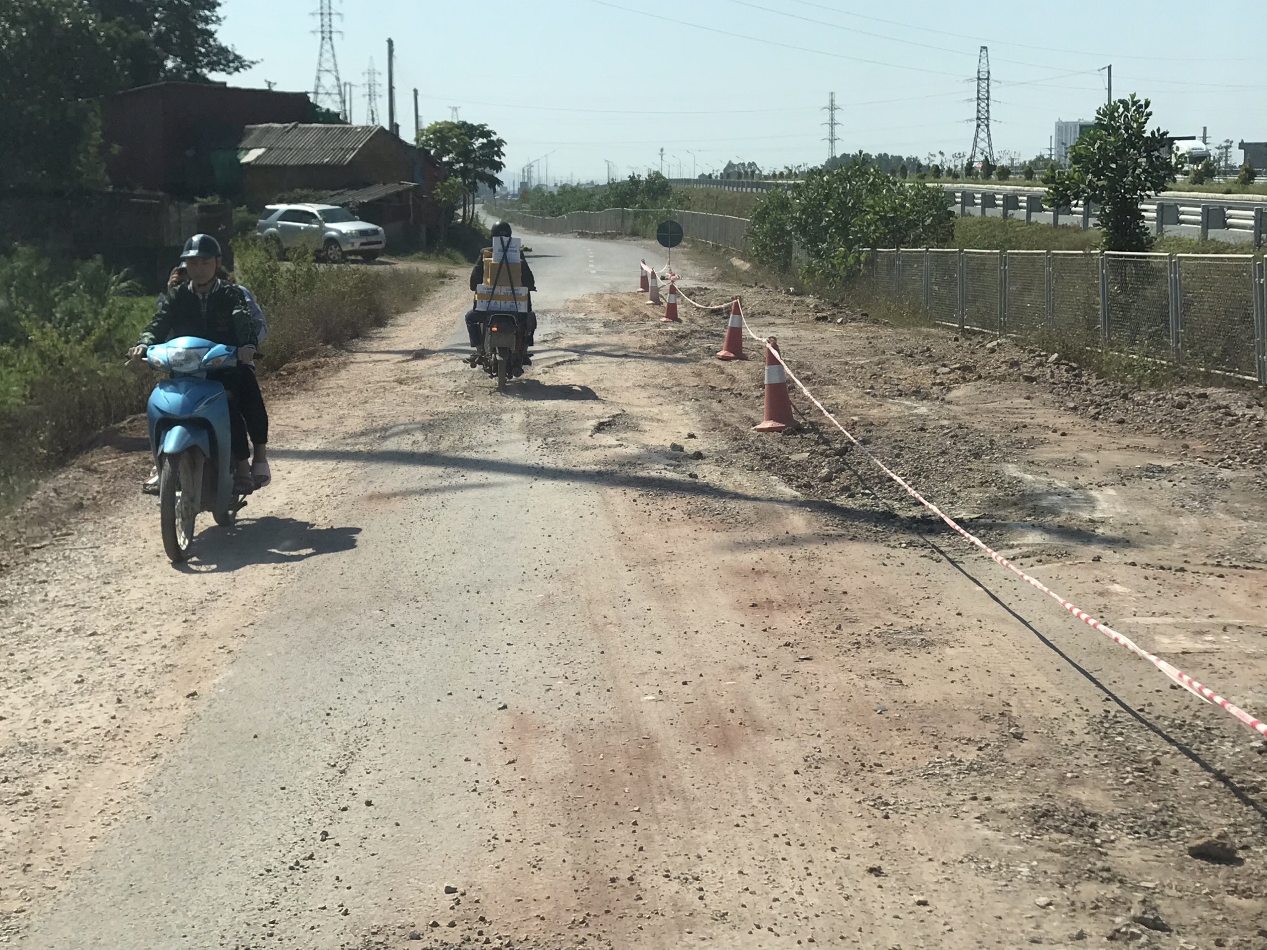 Khắc phục tình trạng xe quá tải lưu thông trên đường gom cao tốc