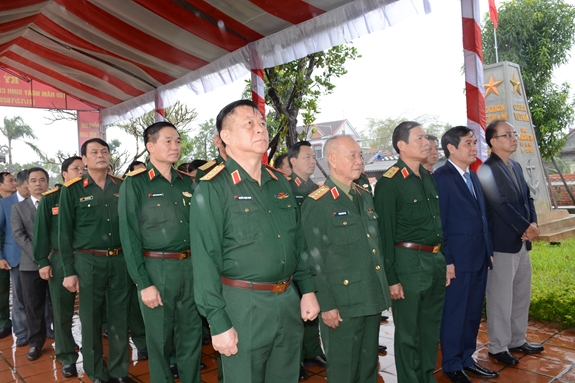 Dâng hương tưởng nhớ, tri ân Đại tướng Lê Đức Anh